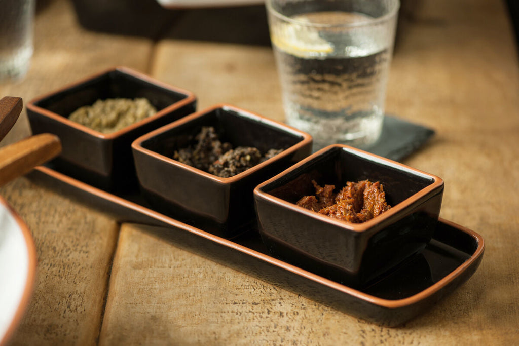 Terracotta Set of 3 Dip Bowls with Tray in Black