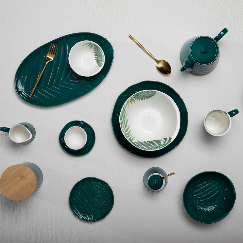 16 Piece Gold Finish Cutlery Set