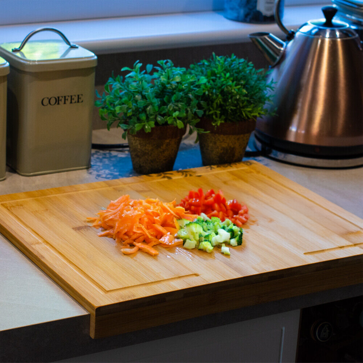 Natural Bamboo Rectangular Worktop Saver and Serving Board