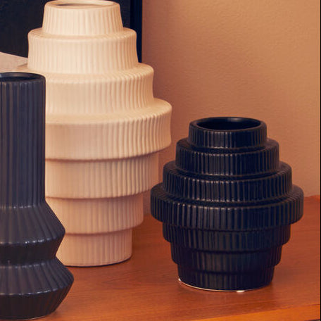 Black Small Step Design Vase