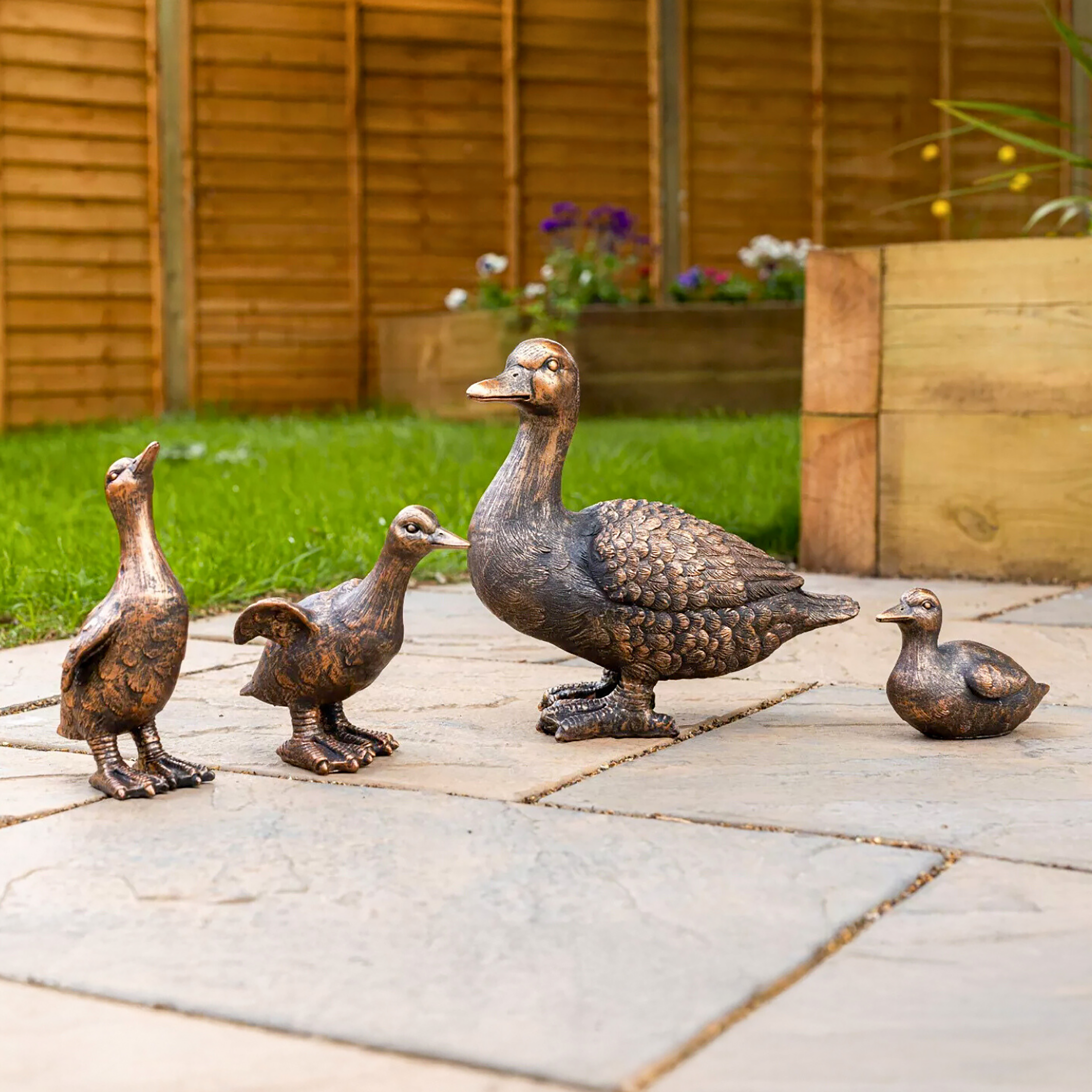 Set of 4 Resin Duck Family Ornaments – Decorative Garden Duck Figurines