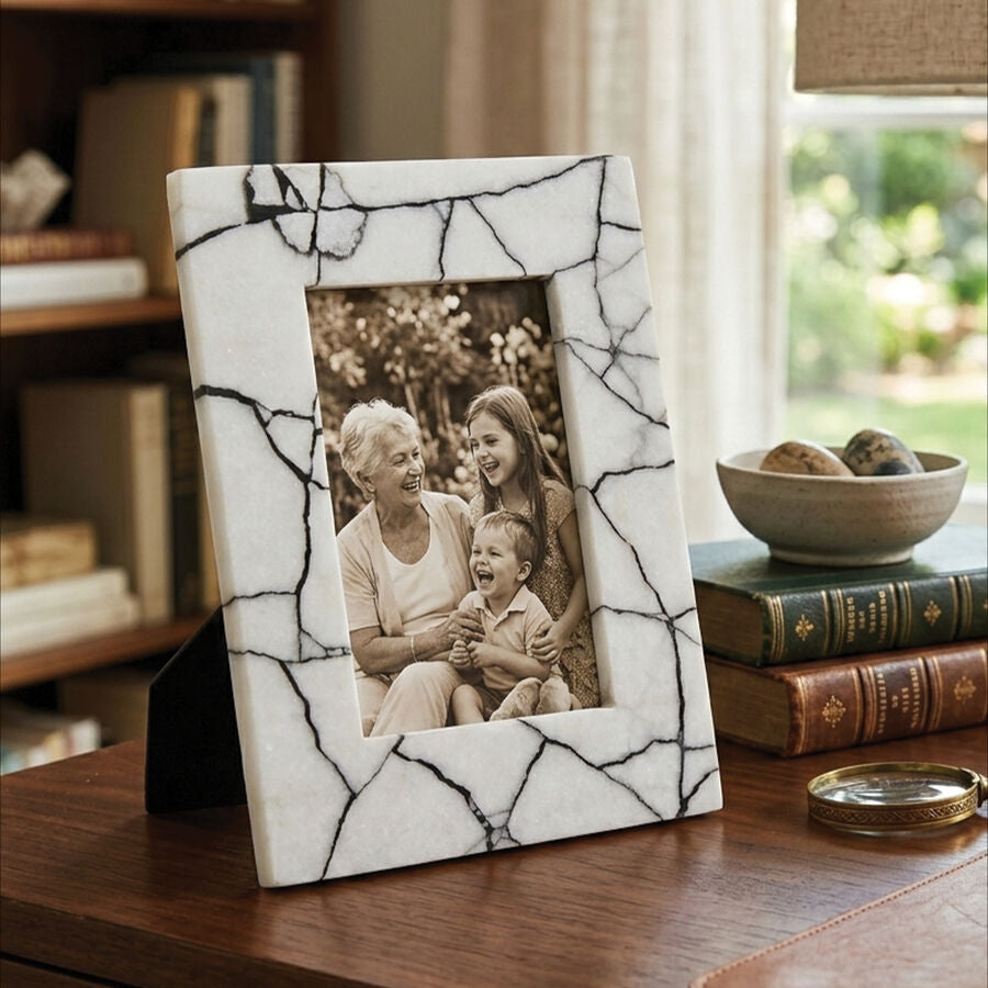 White and Black Marble 5In x 7In Large Photo Frame