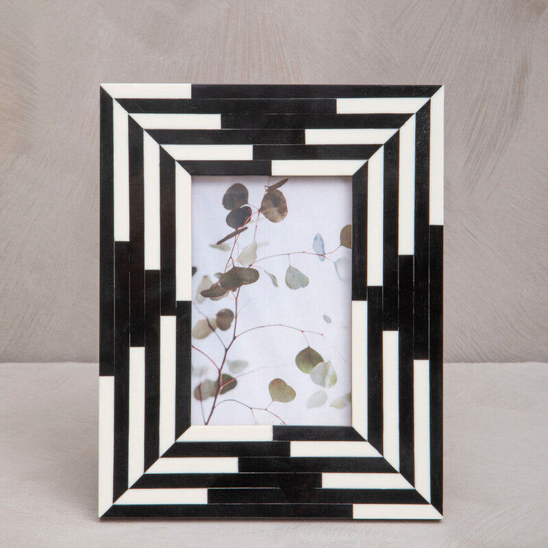 Black and White Stripe Photo Frame 4x6