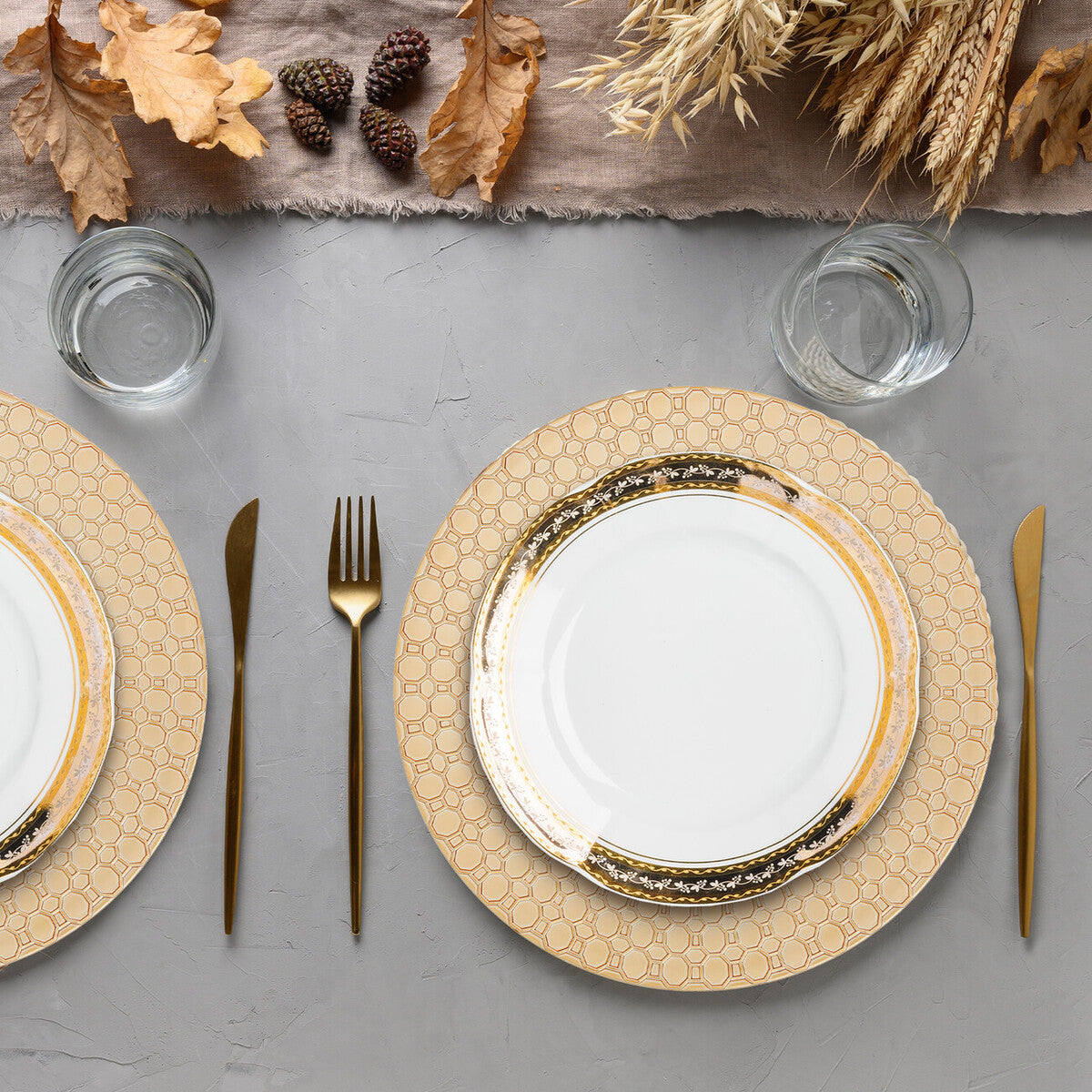Set of Four 33cm Gold Charger Plates with Octagon Pattern Rim