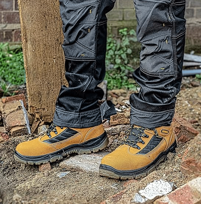 DeWalt Harwich Waterproof Safety Work Boot inc Work Socks