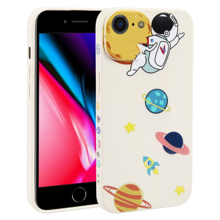 Hug Moon Astronaut Pattern TPU Phone Case – TPU, For iPhone 14 Plus, For iPhone 14, For iPhone 14 Pro, For iPhone 14 Pro Max, For iPhone SE 2022 / SE 2020 / 8 / 7, For iPhone 13 Pro Max, For iPhone 13 Pro, For iPhone 13, For iPhone 13 mini For iPhone SE 2022 SE 2020 8 7 White