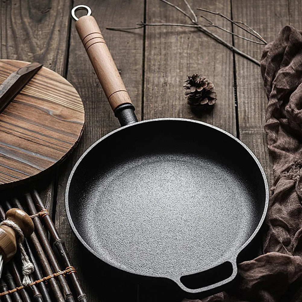 Old-Fashioned Pre-Seasoned Cast Iron Pan With Wooden Handle Flat Bottom Camping Skillet Uncoated Non-Stick For Searing Sauteing Stir-Frying