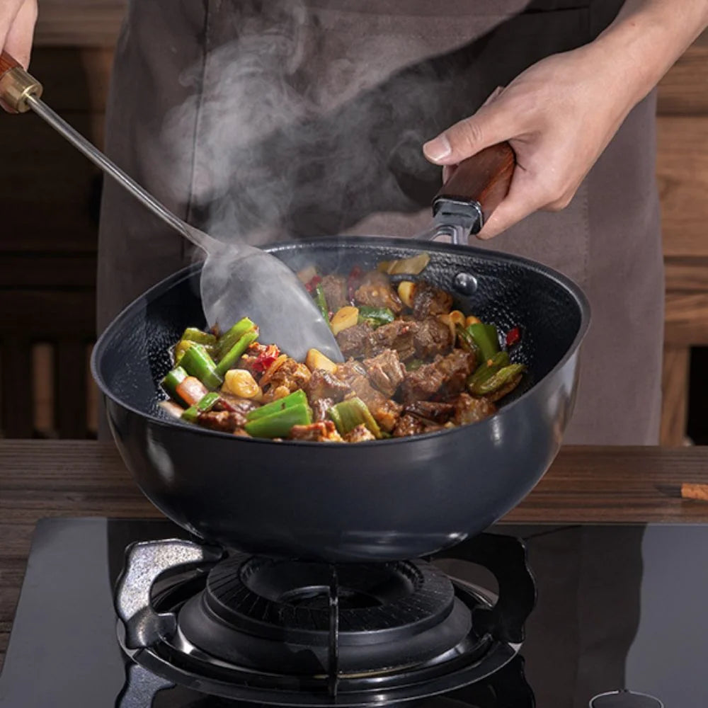 24cm Refined Iron Square Deep Skillet with Glass Lid & Wooden Handle – No Coating, Flat Bottom, Deep Wok-Style Stir Fry Pan, Great Cookware for Frying, Boiling, and Stir-Frying
