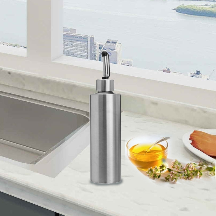 Cylindrical Seasoning Bottle Stainless Steel Oil Pot, 250 ml, 350 ml, 550 ml – Durable Build, Easy to Use 550 ml A