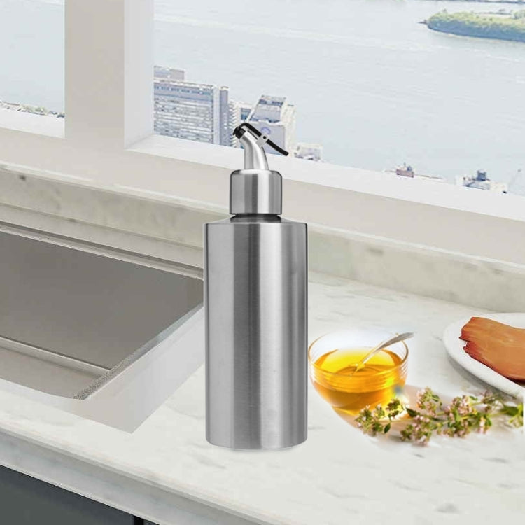 Cylindrical Seasoning Bottle Stainless Steel Oil Pot, 250 ml, 350 ml, 550 ml – Durable Build, Easy to Use 550 ml B