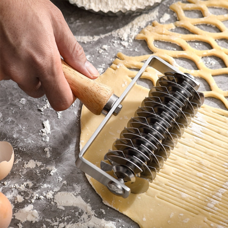 Stainless Steel Wooden Handle Pizza Roller Cutter