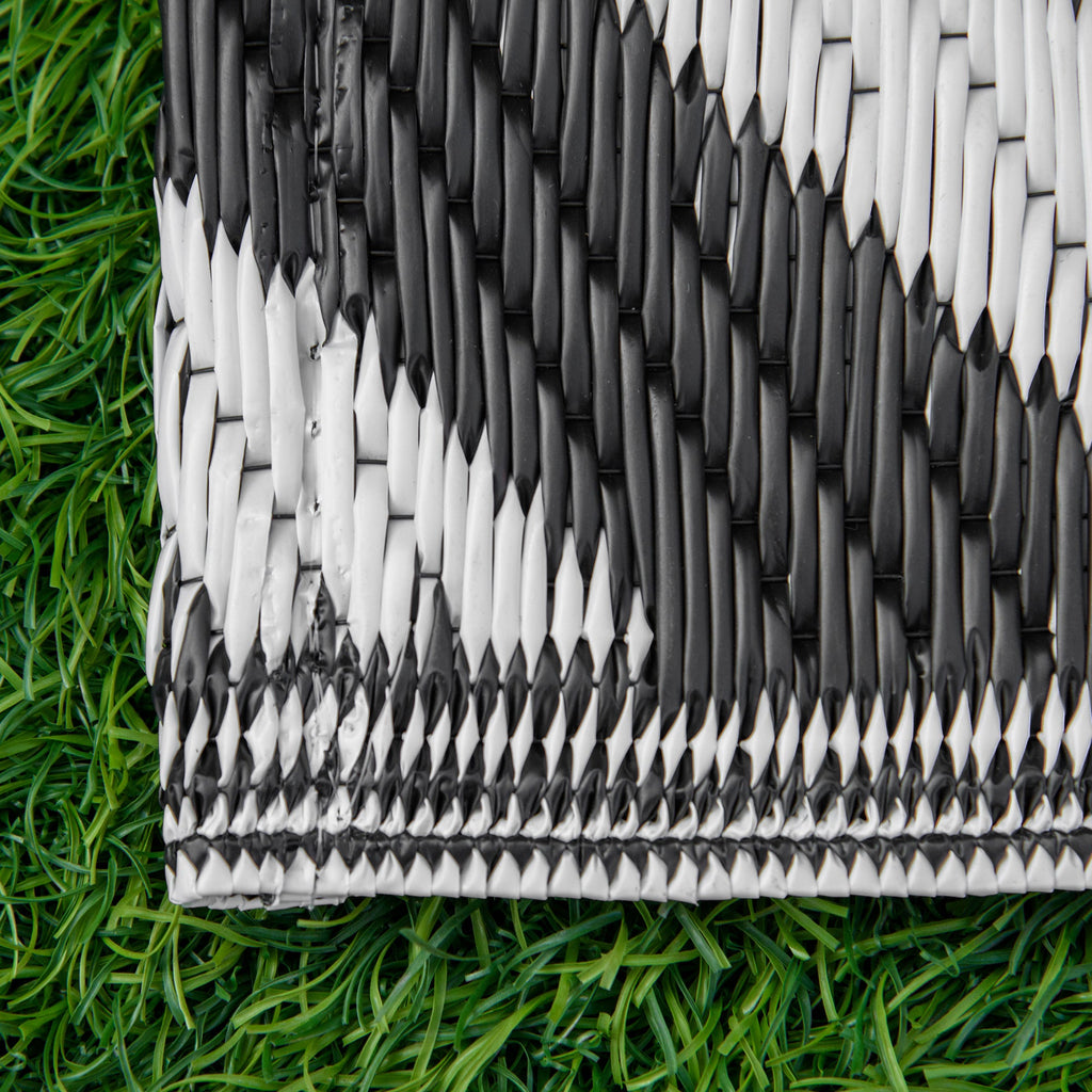 121 x 182 cm (4x6ft) Outdoor Rug Reversible Mat Plastic Straw Rug Portable RV Camping Mat for Garden Deck Picnic Indoor, Black & White