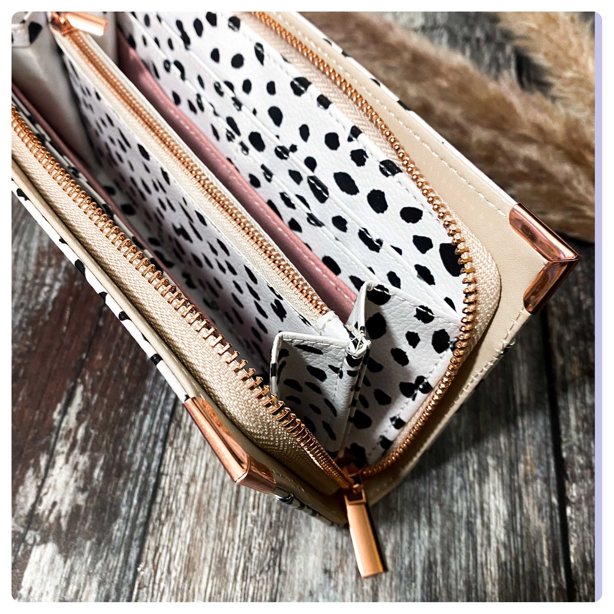 "De Vil" Dalmatian Continental Fab-Purse