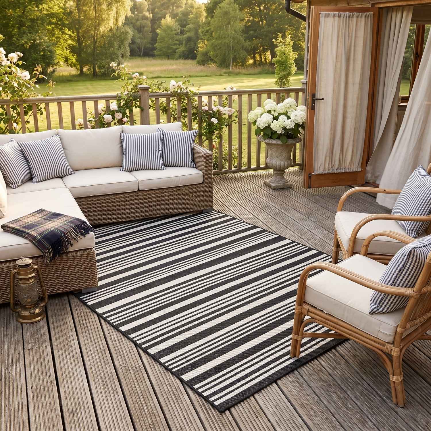 Ecology Outdoor Rug Black