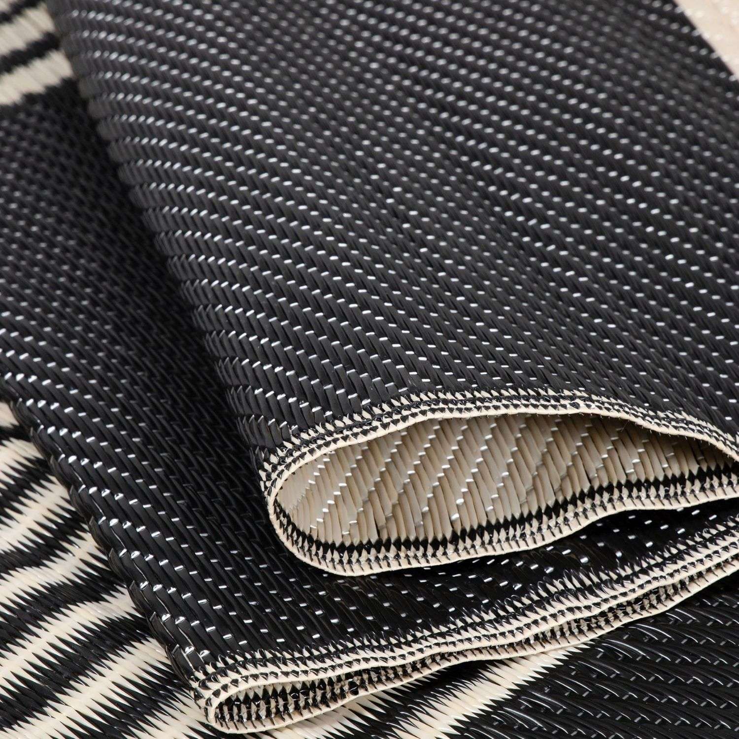 Urban Outdoor Rug Black & Beige