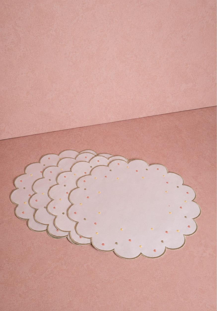 Scalloped Garden Round Placemats - Set of 4