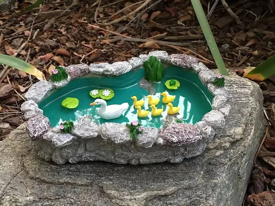 Solar-Powered Pond Family Duck & Ducklings Ornament