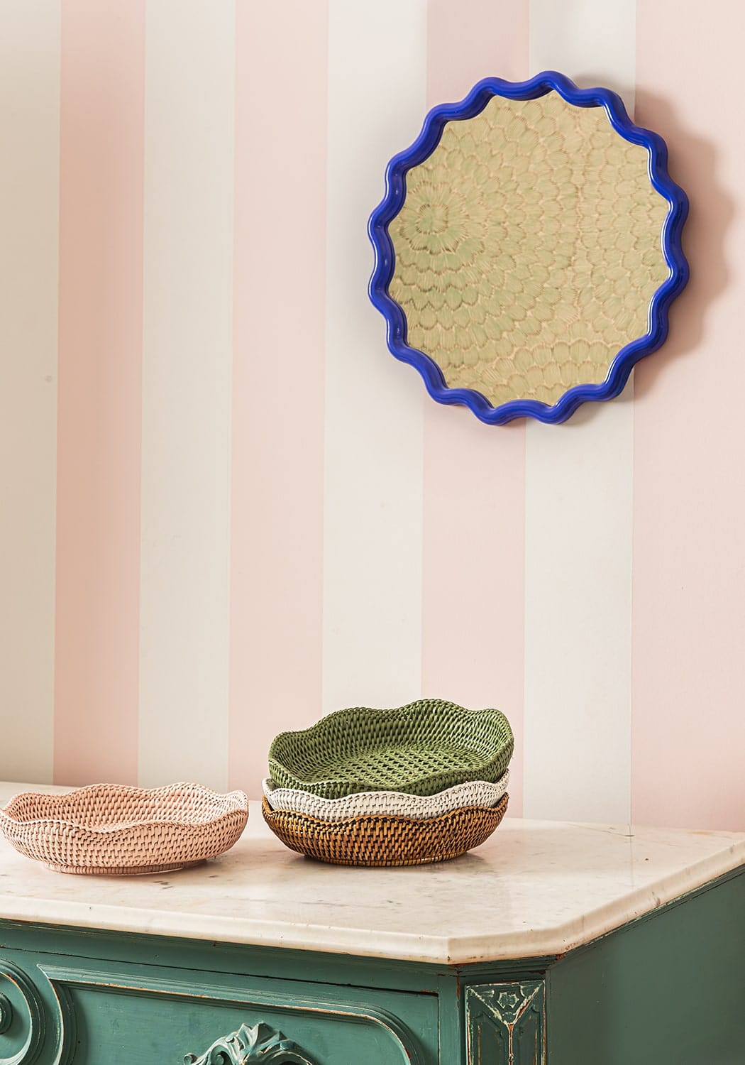 Saratoga Round Rattan Scalloped Tray - White
