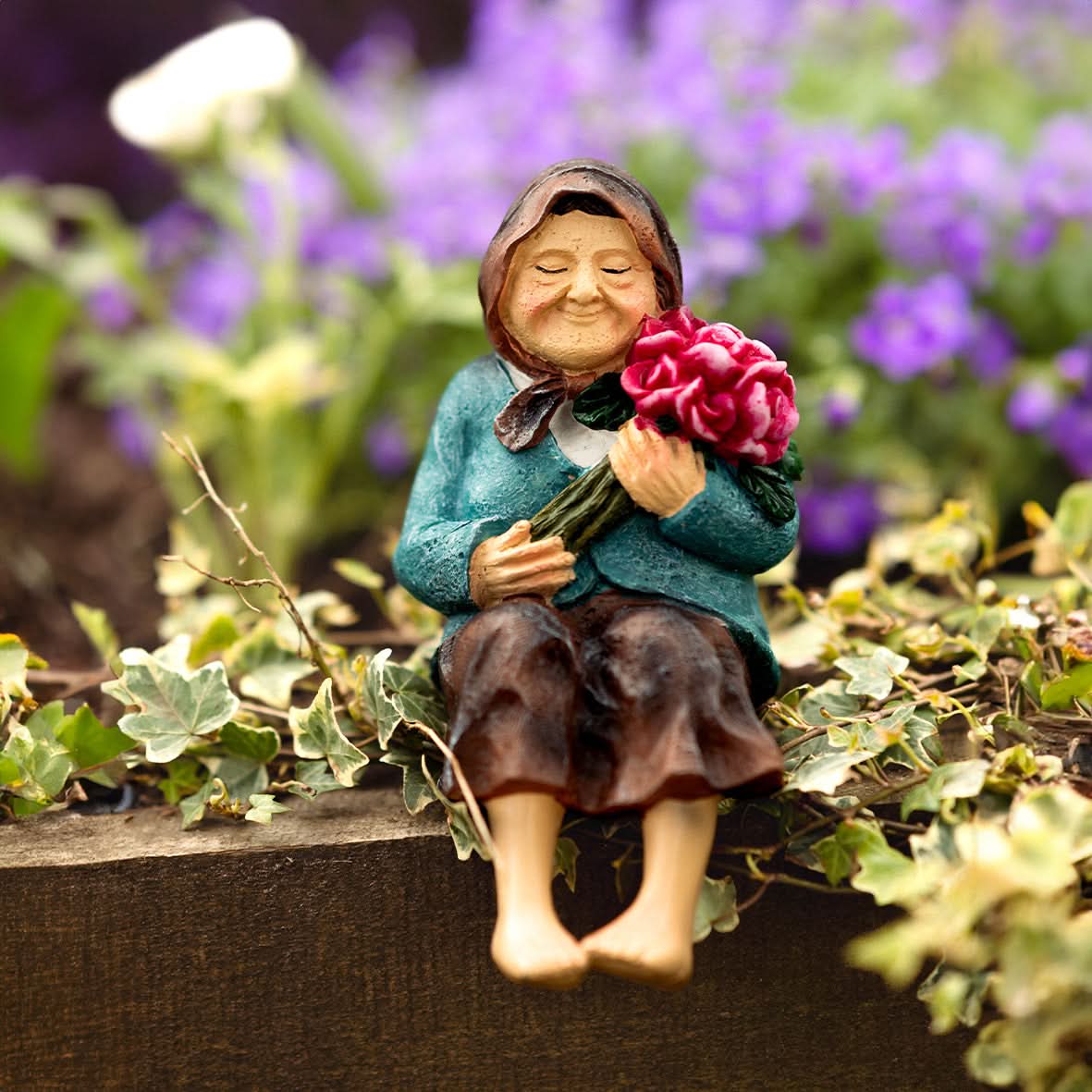 Grandmother Solar Garden Ornament – Light Up Outdoor Garden Statue
