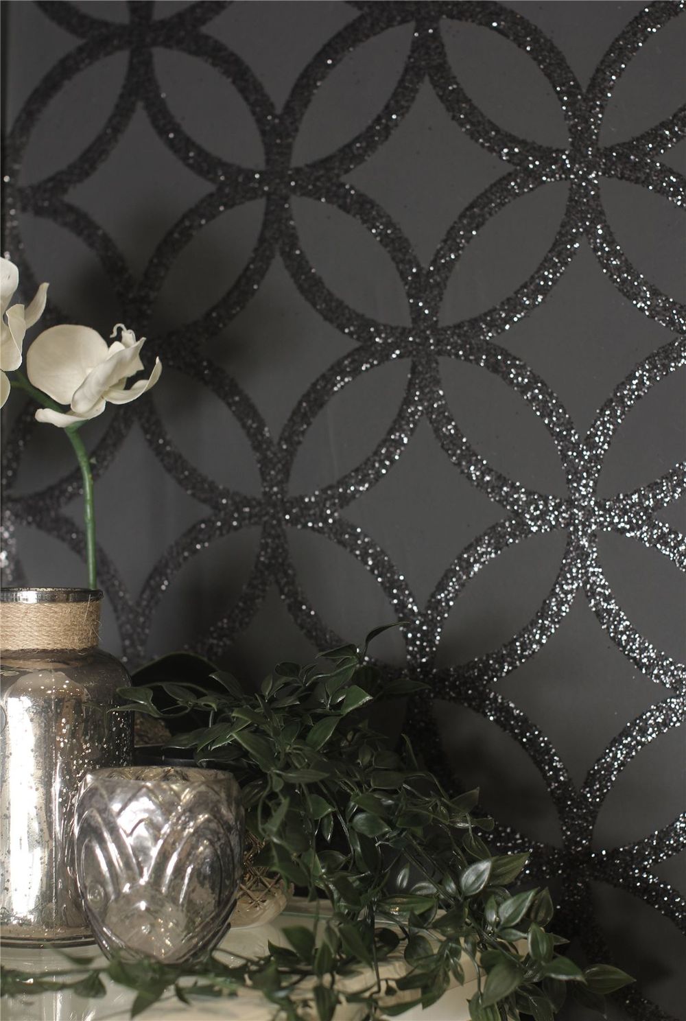 Sequin Geo Black sw9, Attention-Grabbing Design