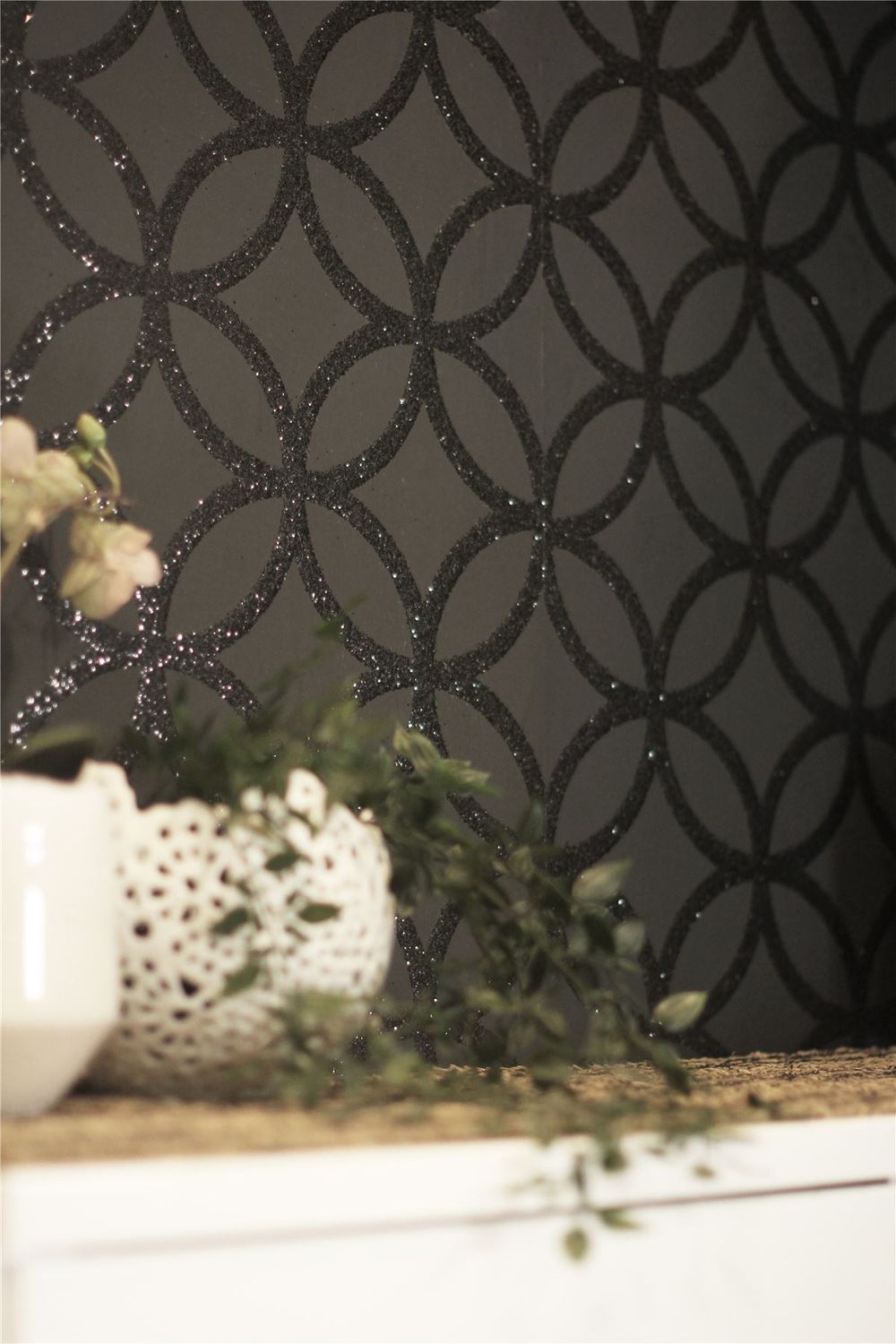 Sequin Geo Black sw9, Attention-Grabbing Design