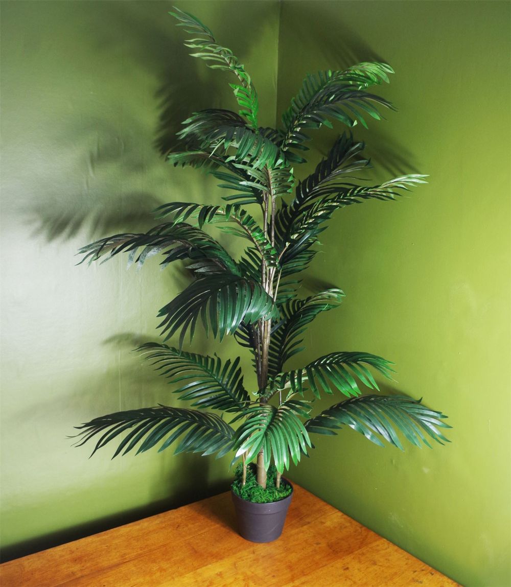 140cm Large Artificial Palm Tree - Realistic Greenery for Home - No Maintenance Needed
