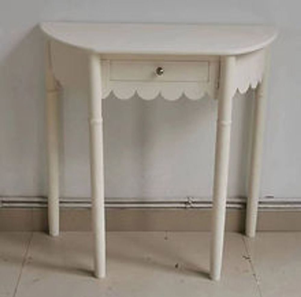 Expertly Crafted 80cm Console Table - Elegant & Versatile