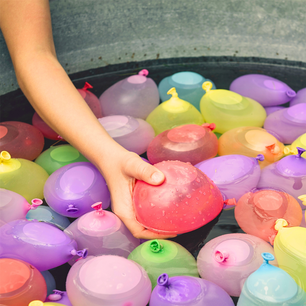 400 A/SHOT WATERBOMB: Fun, Easy-to-Use, Party-Ready, Suitable for Children. Nozzle Included!